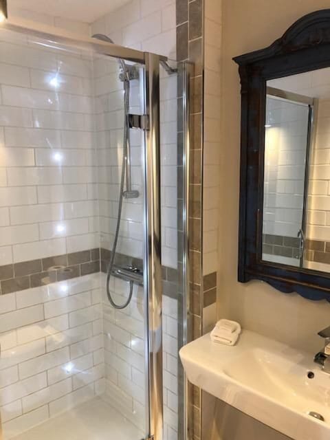 Single Room, Ensuite (Room 2) | Bathroom | Free toiletries