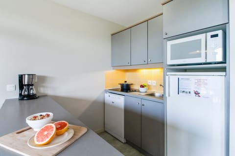 Apartment 7 people - 1 bedroom + 1 sleeping alcove - Terrace or balcony | Private kitchenette | Fridge, microwave, stovetop, coffee/tea maker