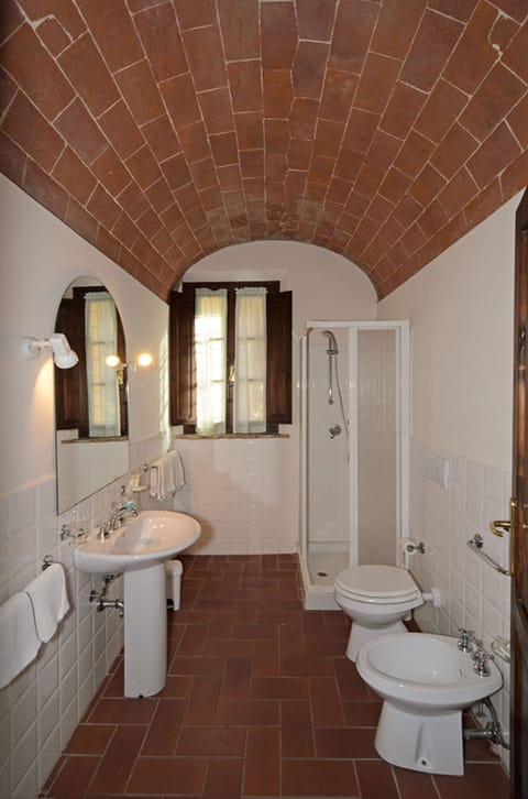 Traditional Apartment, 4 Bedrooms, Patio (N’antia) | Bathroom | Hair dryer, bidet, towels