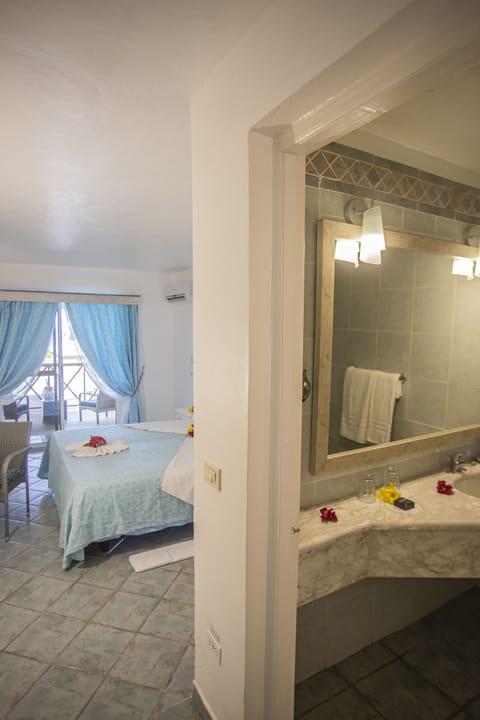 Pool View Cabana Terrace Room | Minibar, in-room safe, individually decorated, desk
