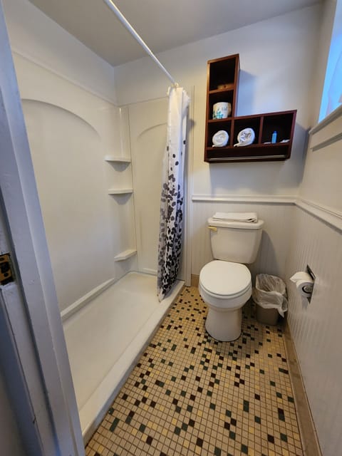 Signature Double Room | Bathroom | Shower, hair dryer, towels