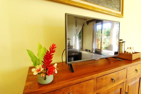 Villa, 1 Bedroom | 1 bedroom, in-room safe, desk, free cribs/infant beds