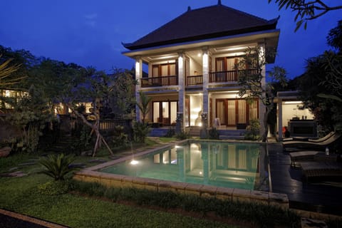 Deluxe Cottage | Outdoor pool