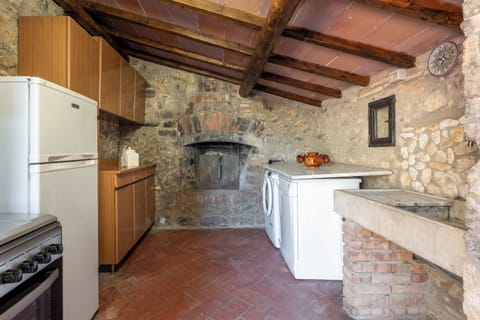 House, Hill View | Private kitchen | Fridge, microwave, oven, stovetop