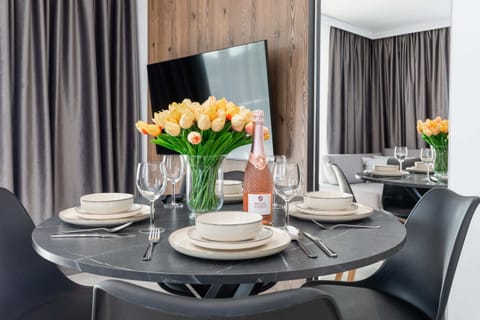 Decorative details in the apartment.