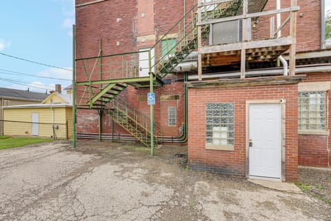 Parking | Shared Parking Lot (2 Vehicles)