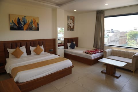 Luxury Room | Laptop workspace, blackout drapes, iron/ironing board, rollaway beds