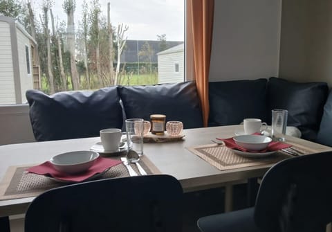 Table à manger au Klein Strand Holiday Park - Cottage 4p