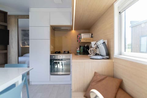 Kitchen of Holiday Park Klein Strand - Luxury Chalet 6p