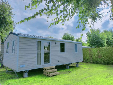 Exterior of Holiday Park Klein Strand - Premium Chalet 4p