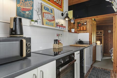 Induction hob, electric oven, microwave and work surfaces