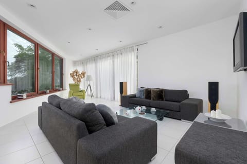 Spacious and bright living area with comfortable seating and modern decor.

