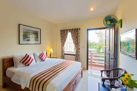 Deluxe Double or Twin Room, Garden View, Garden Area | Minibar, desk, iron/ironing board, rollaway beds