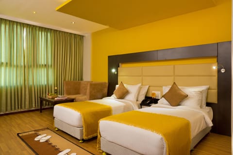 Executive Room, 1 Double Bed | Minibar, in-room safe, individually furnished, blackout drapes