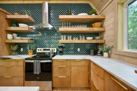 Cook up your favorites in our fully stocked kitchen—complete with all the cookware, tools, and gadgets you need to feel right at home.