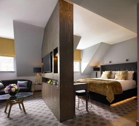 Experience Suite, 1 King Bed | Frette Italian sheets, premium bedding, memory foam beds, minibar