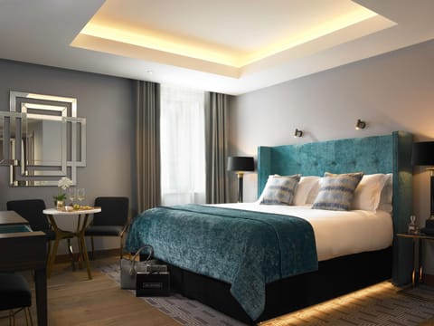 Deluxe Twin Room, 1 King Bed | Frette Italian sheets, premium bedding, memory foam beds, minibar