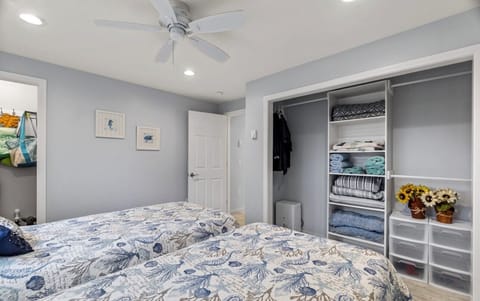 Twin bedroom with large closet