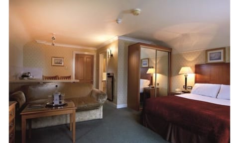 Superior Room, 1 Double Bed (Deluxe King) | Desk, blackout drapes, iron/ironing board, free WiFi