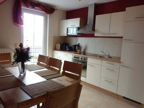 Küche und Essbereich