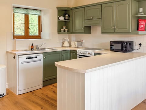 Kitchen | The Granary - Holly Farm Holiday Cottage, Stoke St. Gregory, near Taunton