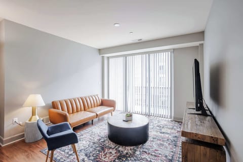 CozySuites at the Banks gym, pool 13