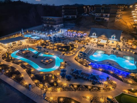 Enjoy FREE access to the nearby waterpark—featuring pools, a lazy river, and family-friendly fun just a short walk away. A great bonus that adds extra value to your stay without the extra cost.