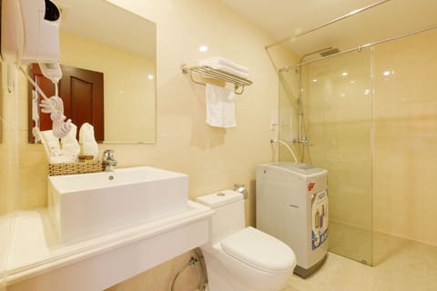 Classic Apartment, 1 King Bed (No Balcony) | Bathroom | Free toiletries, hair dryer, bathrobes, slippers
