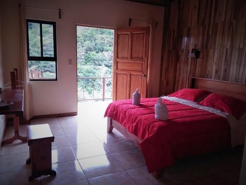 Standard Double Room, Balcony, Mountain View | Bed sheets