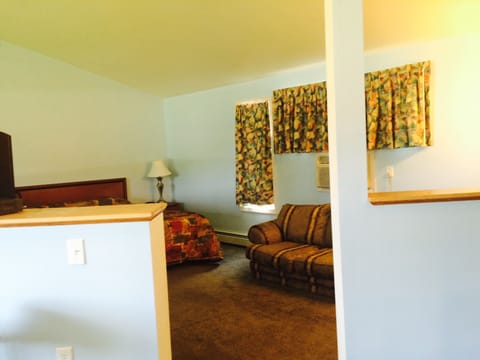 Suite Cabin | 1 bedroom, rollaway beds, free WiFi, bed sheets