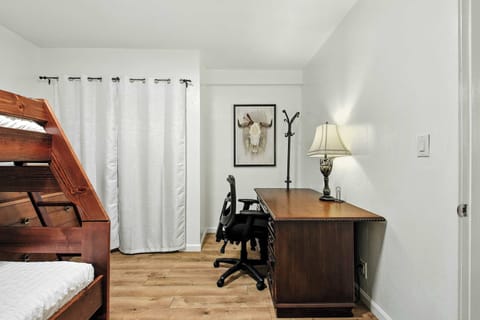 Space-saving double deck bed, with office table