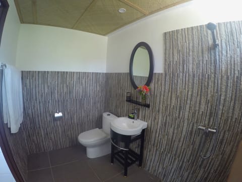 Superior Room, Ocean View | Bathroom | Shower, free toiletries, towels