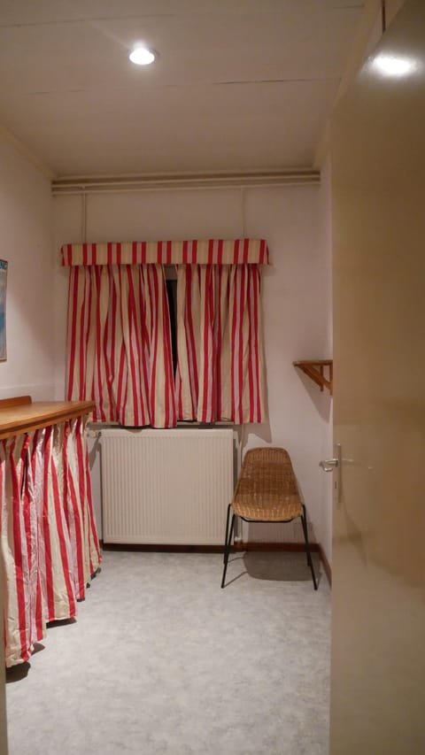 House | 4 bedrooms, individually furnished, bed sheets