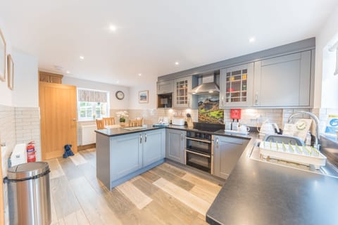 Silver Howe Cottage in Coniston kitchen