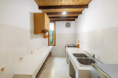 Family Bungalow, Courtyard View | Private kitchen