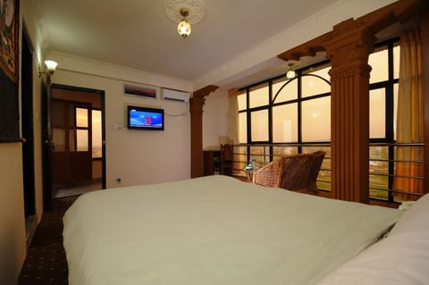 Deluxe Room, 1 King Bed, Smoking, Mountain View | Premium bedding, desk, iron/ironing board, free WiFi