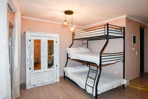Comfortable Bunk Bed with Closet