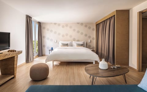 Deluxe Suite, 2 Bedrooms, 2 bedrooms, 1 living room | Minibar, in-room safe, desk, blackout drapes