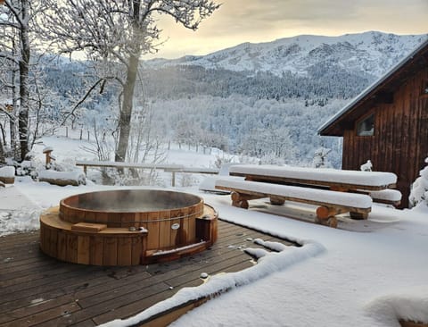 Outdoor Nordic spa bath heated to 32°