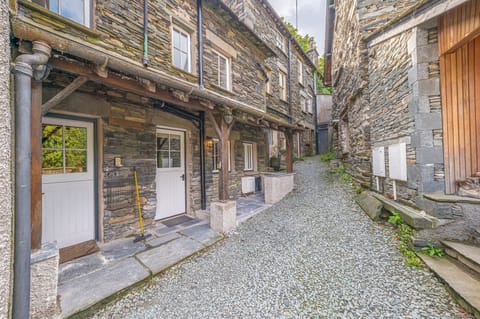 3 Dixon Ground Main Entrance