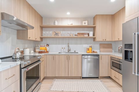 Fully equipped kitchen.