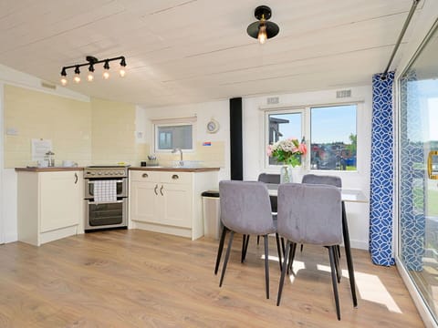 House, Cottage, Freezing, Village, Mountain Village, Resort, Snow, Winter, Alps