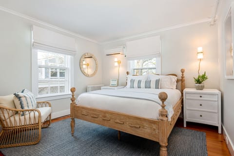 Deluxe Room, 1 Queen Bed | Premium bedding, individually decorated, individually furnished