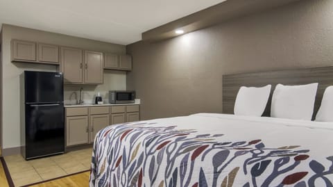 Superior Room, 1 King Bed, Non Smoking, Kitchenette | Desk, blackout drapes, free WiFi, bed sheets