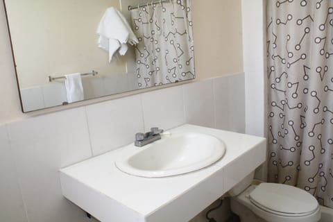 Comfort Double or Twin Room, Multiple Beds | Bathroom | Shower, towels