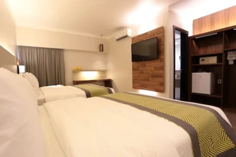 Prime 2 camas de casal | Minibar, in-room safe, desk, blackout drapes