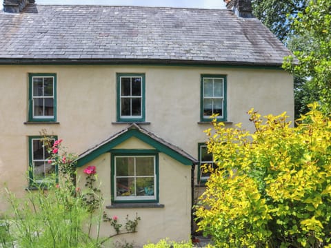 Exterior | Farm House - Llwyndryssi Retreats, Llandeilo