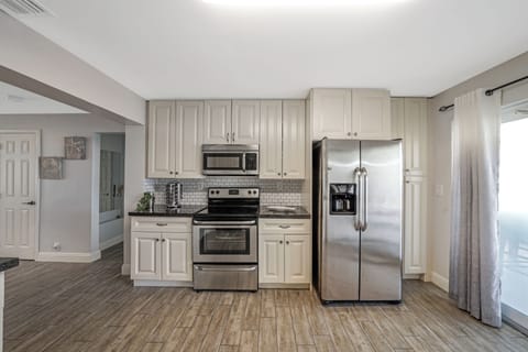 Fridge with generous ice dispenser stay cool in the Florida heat, anytime.