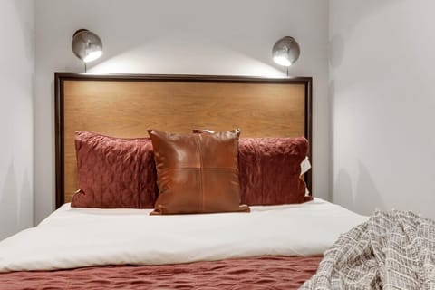 2nd Garden Level Bedroom