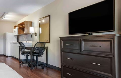 Suite, 1 Bedroom, Non Smoking | Premium bedding, desk, blackout drapes, iron/ironing board